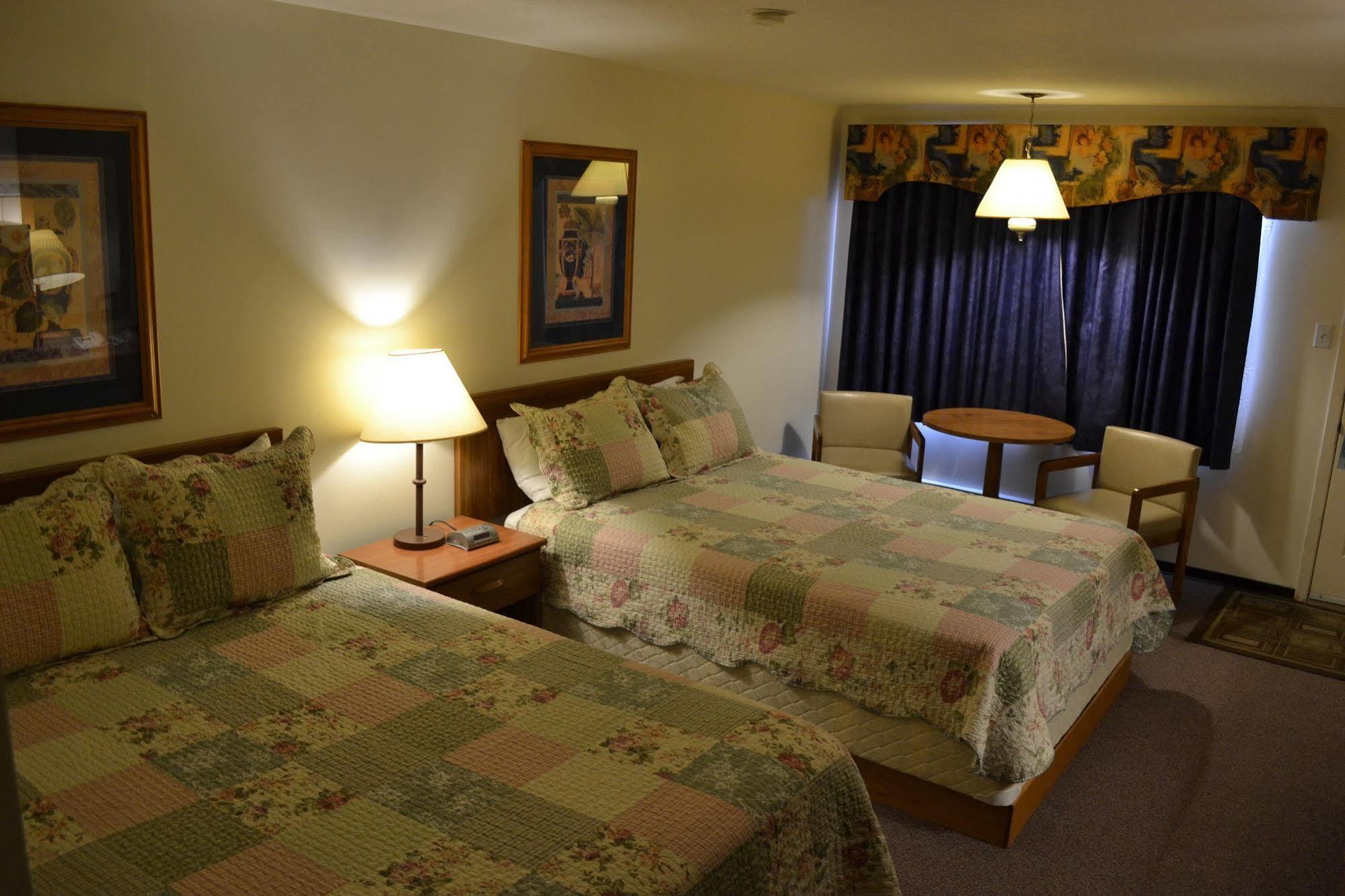 Ranchmen Motel Медисин-Гат Екстер'єр фото
